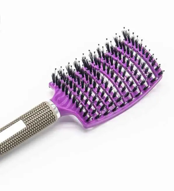 Cepillo de pelo redondo de color morado con mango ergonómico para peinado y secado.