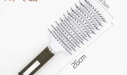 Cepillo desenredante para cabello con mango ergonómico y cerdas suaves de 26 cm.