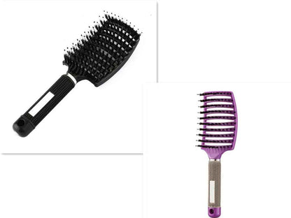 Cepillo desenredante negro y peine de desenredar color morado para cuidado del cabello.